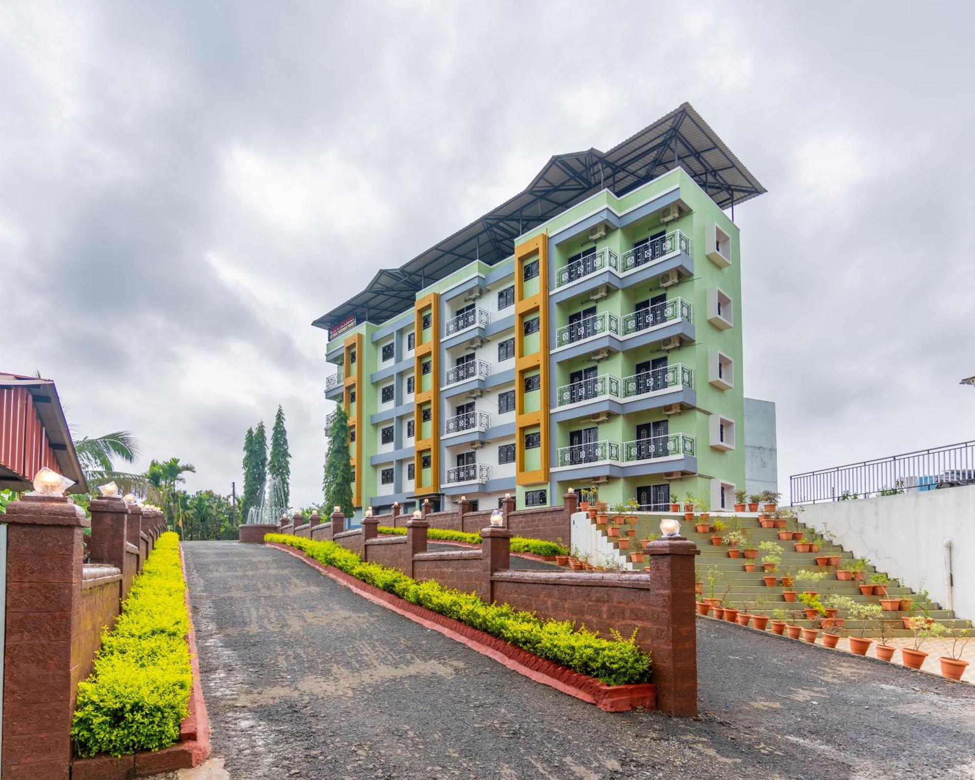 Treebo Green Village Resort - Goa Maneri  Esterno foto